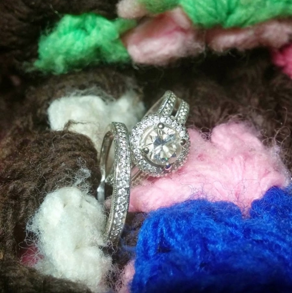 White Gold size 6 wedding set with Serpentine Design and Shiny Stones